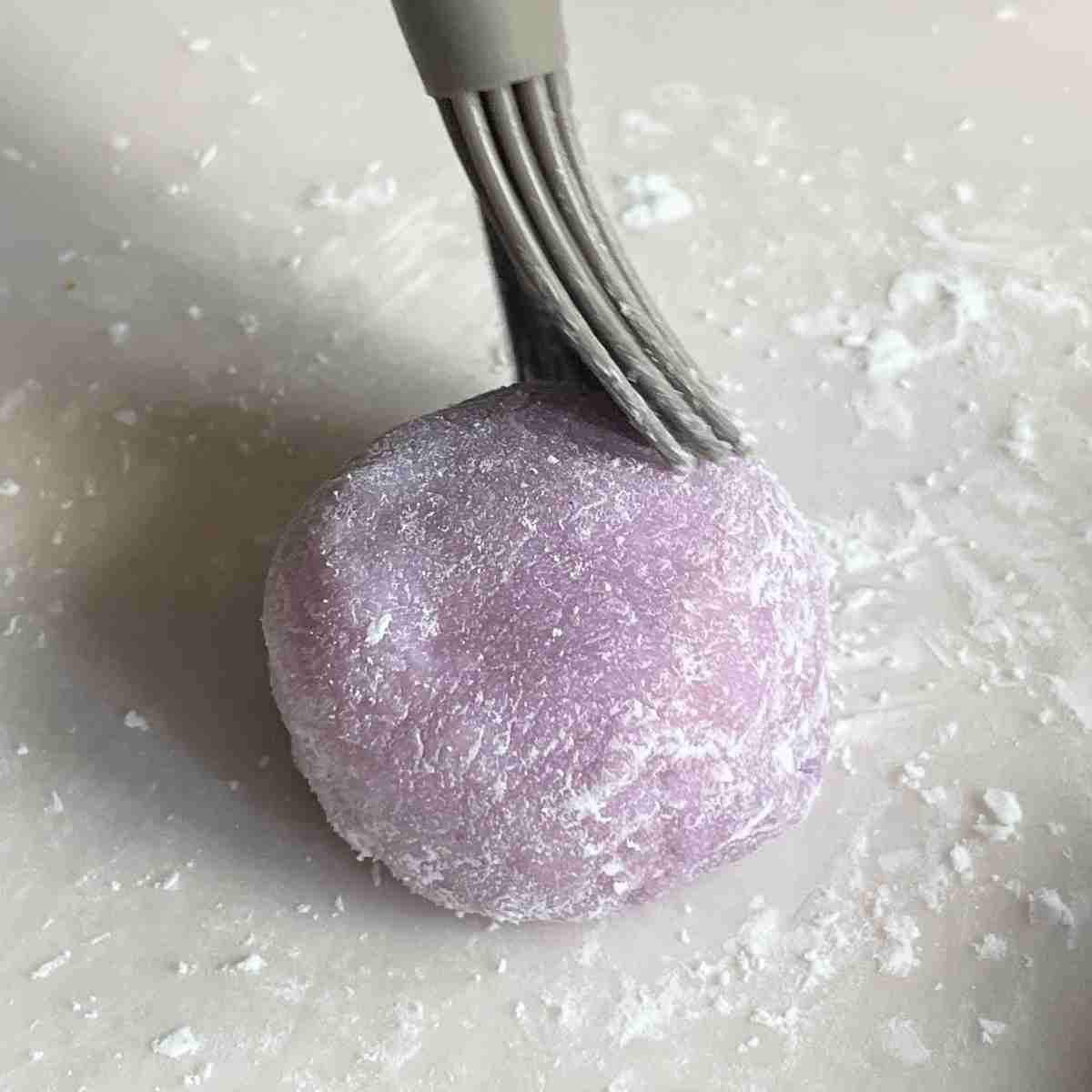 Brush powder off mochi purple