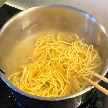 boil egg noodles in pot