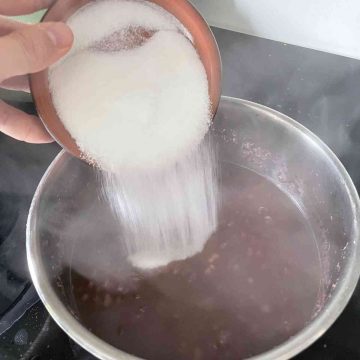 Add sugar into anko mix