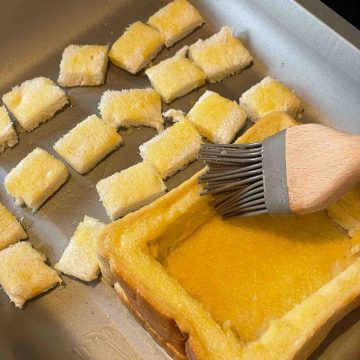 Butter white bread cubes