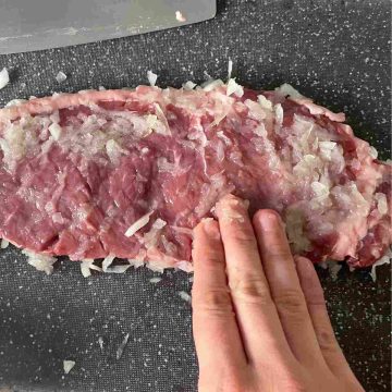rub onion on crisscross cut steak