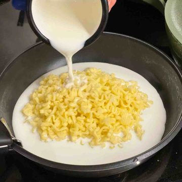 Adding milk to instant noodles