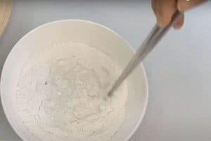Mix the flour and water thoroughly to make a sticky dough