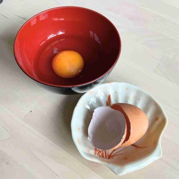 crack egg for eggshell