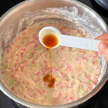 Adding vanilla into tapioca pudding