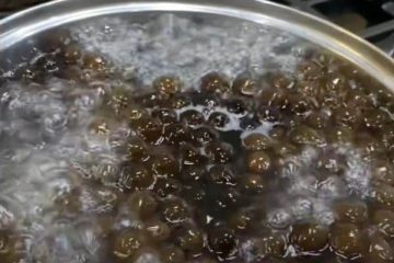 Cook the tapioca pearls