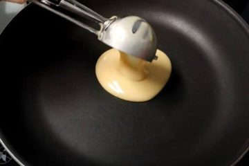 Pour 1 or 2 scoops of the batter on a hot pan