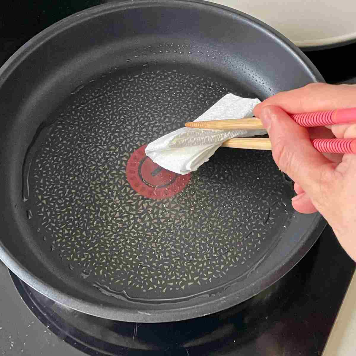 Remove excess oil in pan with paper towel
