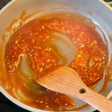 cook capital sauce in pan