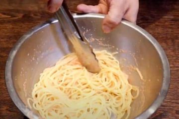 Mix the cod roe sauce mixture with the pasta