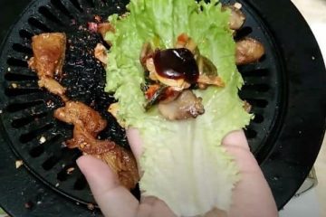 Place the samgyupsal on lettuce, add vegetables and sauce