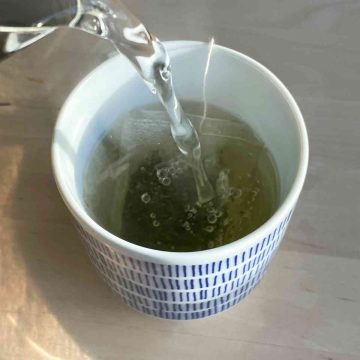 brew green tea in cup