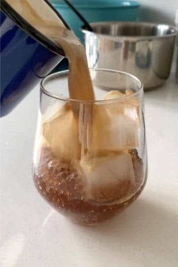 Assemble the drink with coffee popping pearls, ice and base coffee drink