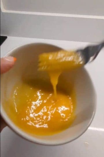 Mix sugar with egg yolk