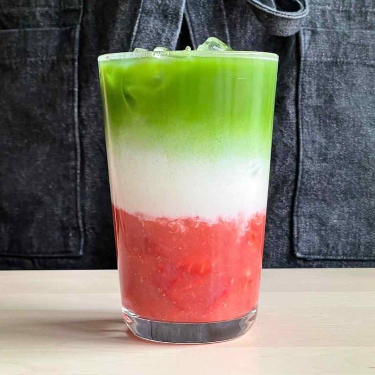 how to make strawberry matcha latte at home
