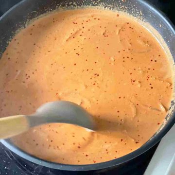 make rose tteokbokki sauce with milk