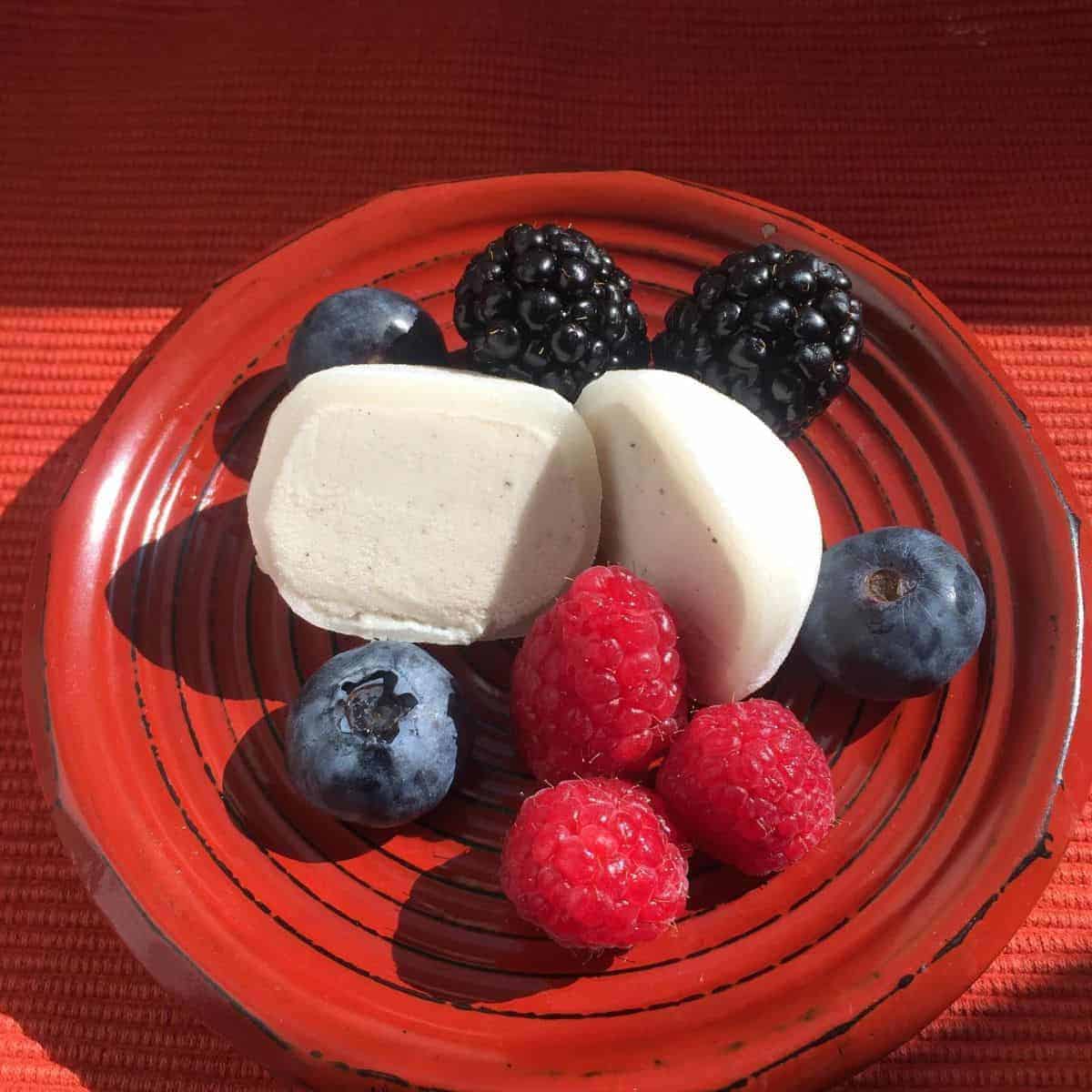 plain vanilla mochi ice cream with berries