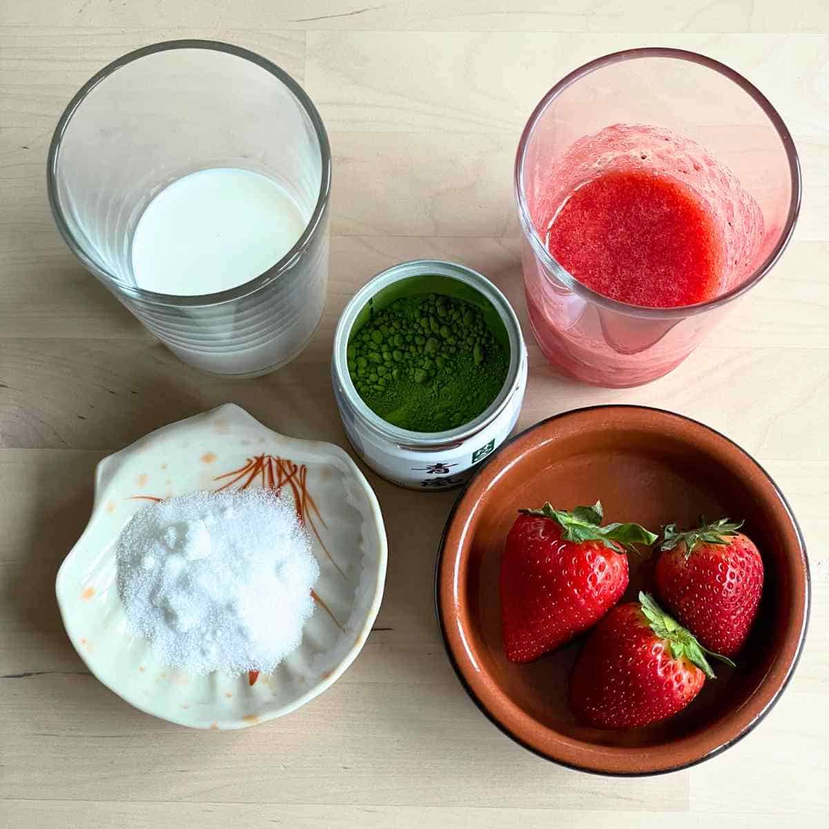 strawberry matcha latte ingredients