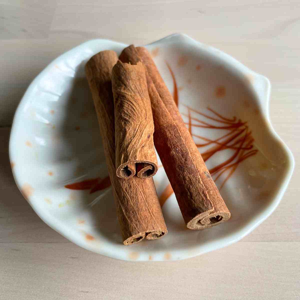 dried cinnamon sticks
