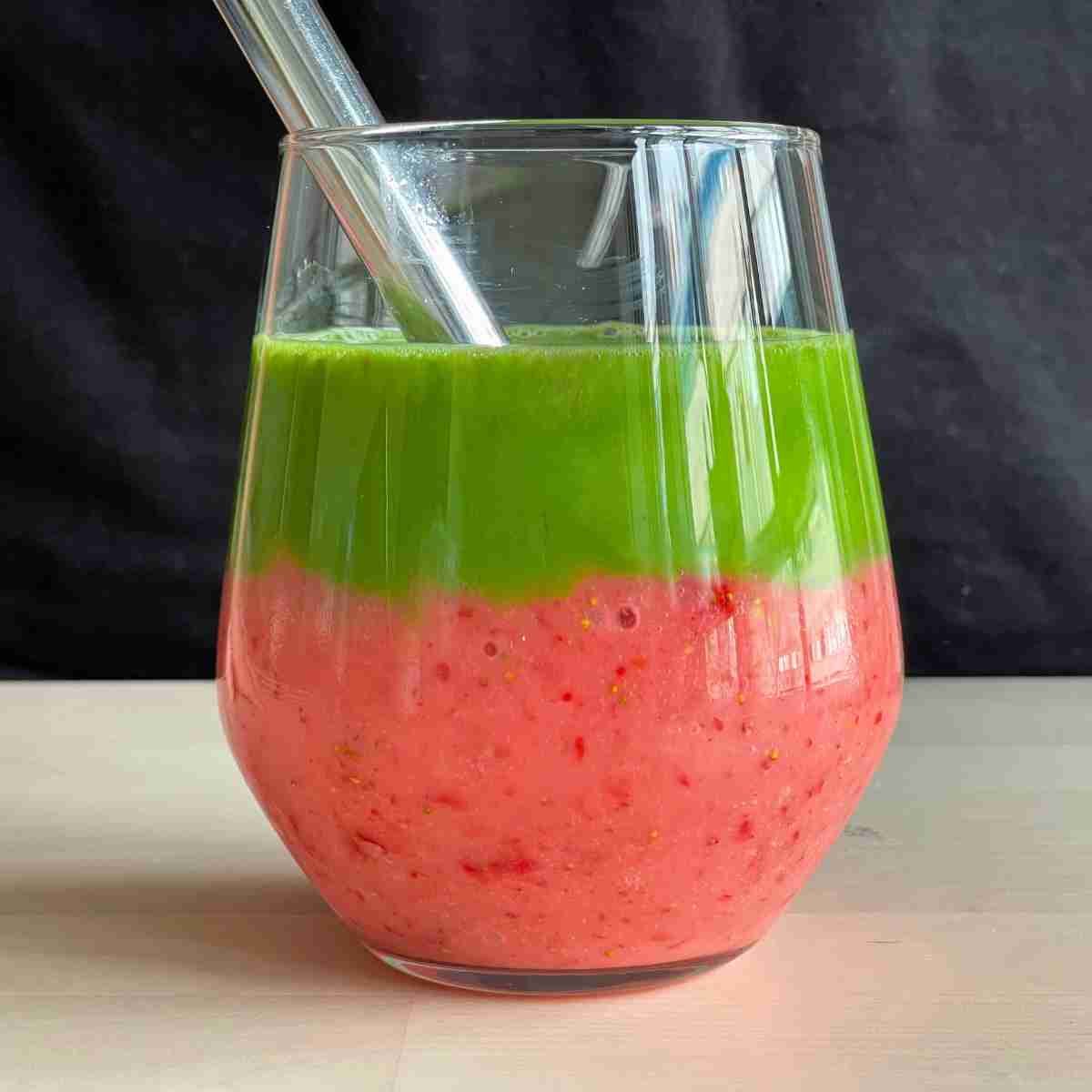 strawberry matcha smoothie recipe