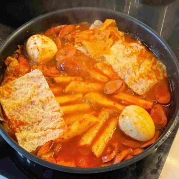 add tteokbokki sauce to rice cake