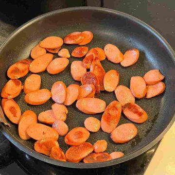 fry sausages in pan