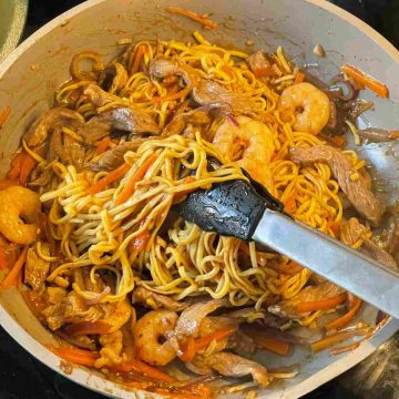 pan fried mein noodles with beef prawn