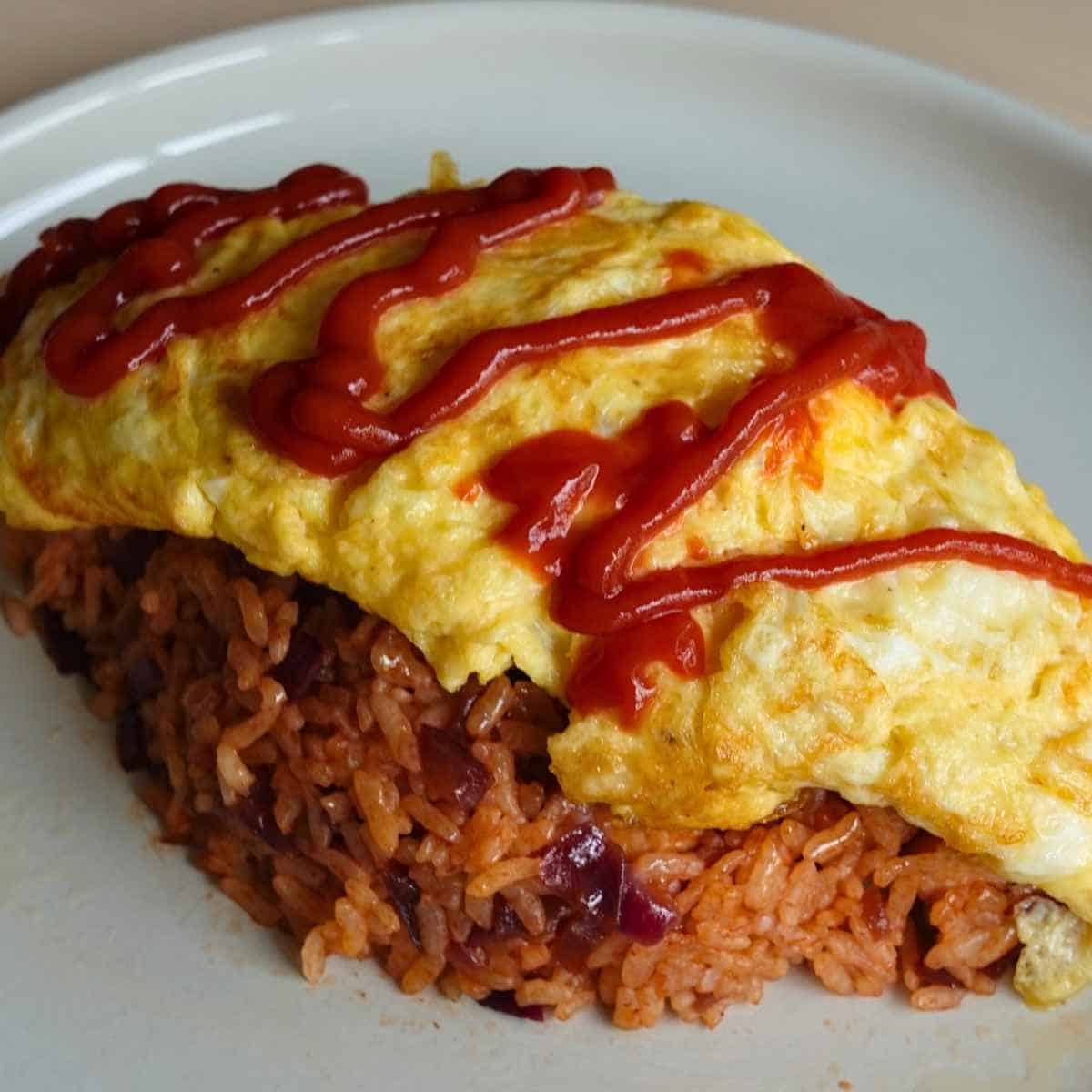 omurice with ketchup on top
