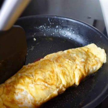 shaping the omelette using a spatula