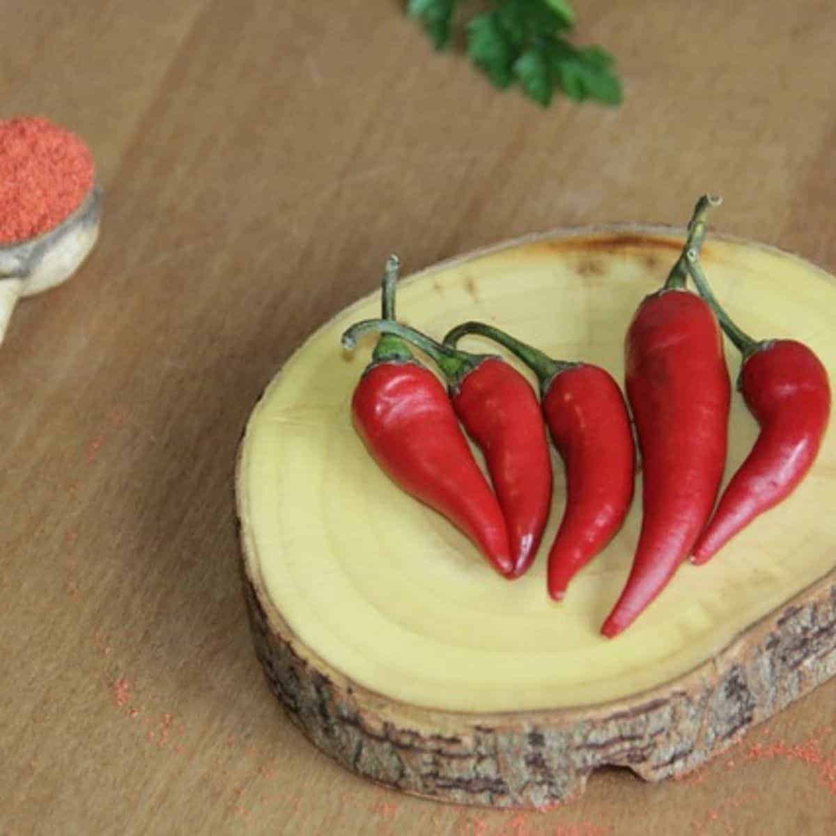 Red pepper and reddish powder for peri peri seasoning