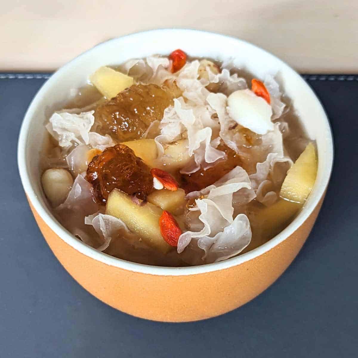 Chinese Snow Fungus Soup with Peach Resin